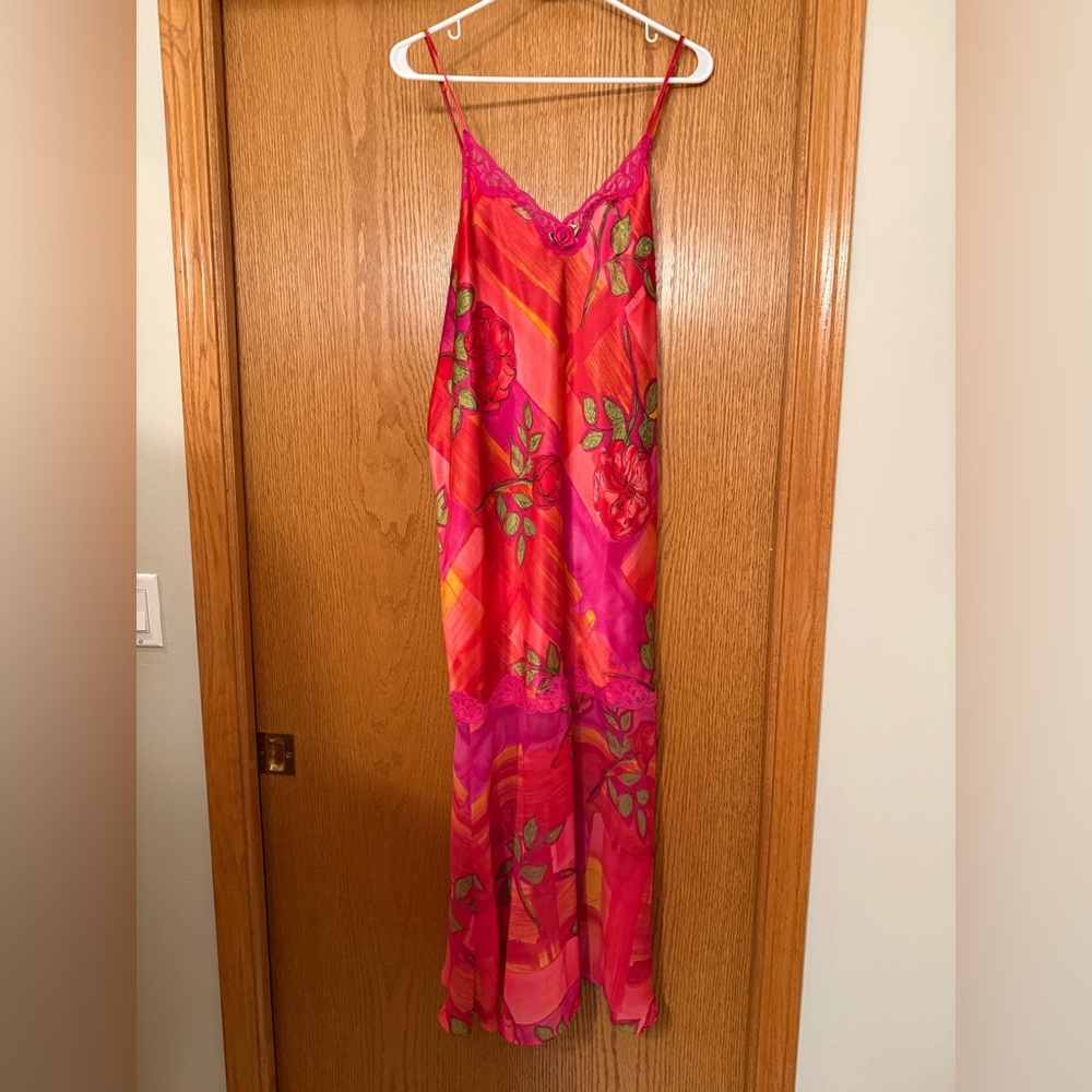 Vintage Y2K slip dress with lace and floral details (22/24)